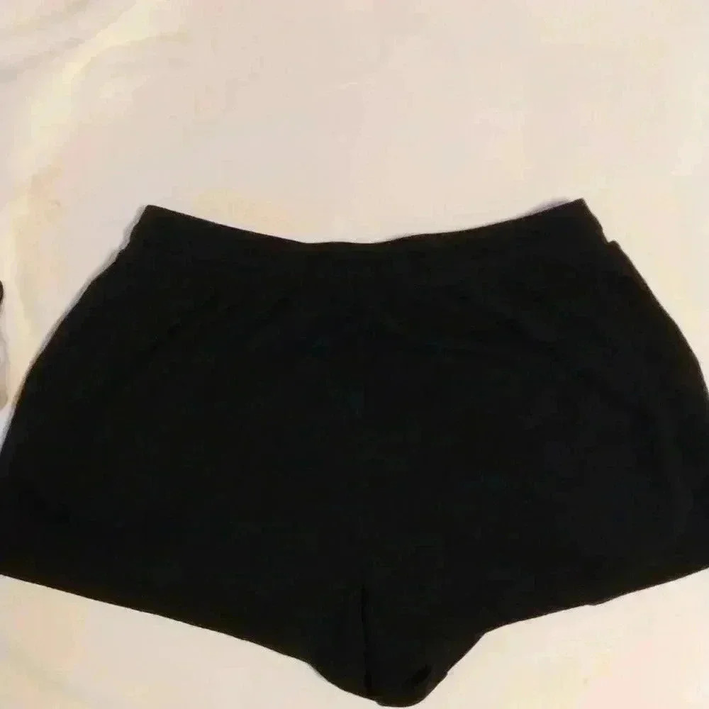 Large shorts - Picture 2 of 5